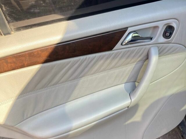 Черный Мерседес 200, объемом двигателя 2.2 л и пробегом 250 тыс. км за 3800 $, фото 4 на Automoto.ua