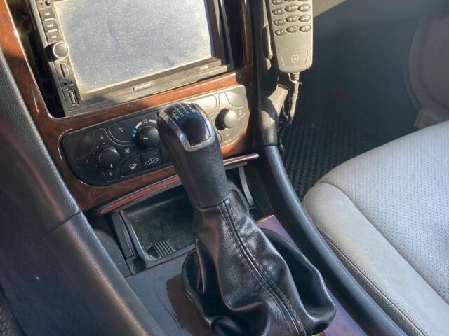 Черный Мерседес 200, объемом двигателя 2.2 л и пробегом 250 тыс. км за 3800 $, фото 2 на Automoto.ua