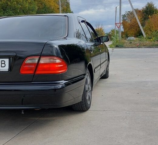 Чорний Мерседес 200, об'ємом двигуна 2 л та пробігом 375 тис. км за 5000 $, фото 18 на Automoto.ua