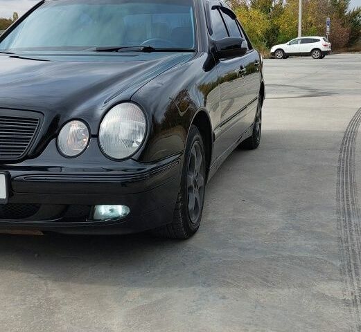 Чорний Мерседес 200, об'ємом двигуна 2 л та пробігом 375 тис. км за 5000 $, фото 6 на Automoto.ua