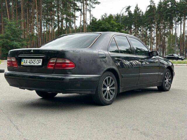 Черный Мерседес 200, объемом двигателя 2 л и пробегом 423 тыс. км за 2650 $, фото 2 на Automoto.ua