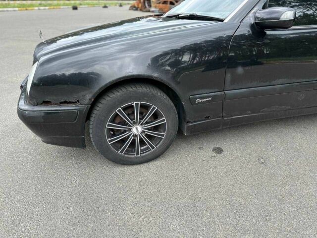 Черный Мерседес 200, объемом двигателя 2 л и пробегом 423 тыс. км за 2650 $, фото 5 на Automoto.ua