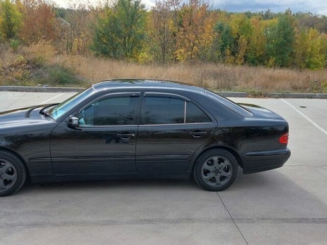 Чорний Мерседес 200, об'ємом двигуна 2 л та пробігом 375 тис. км за 5000 $, фото 8 на Automoto.ua