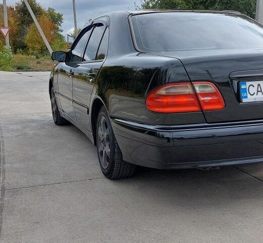 Чорний Мерседес 200, об'ємом двигуна 2 л та пробігом 375 тис. км за 5000 $, фото 17 на Automoto.ua