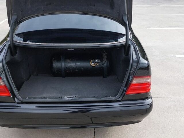 Чорний Мерседес 200, об'ємом двигуна 2 л та пробігом 375 тис. км за 5000 $, фото 19 на Automoto.ua