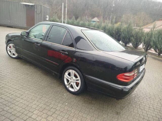 Чорний Мерседес 200, об'ємом двигуна 3.2 л та пробігом 400 тис. км за 5750 $, фото 7 на Automoto.ua