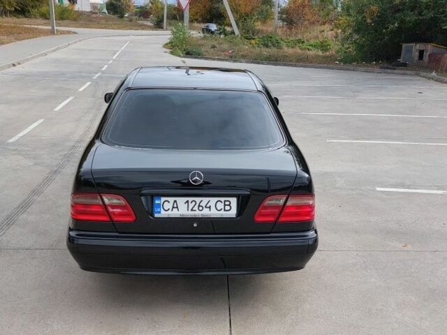 Чорний Мерседес 200, об'ємом двигуна 2 л та пробігом 375 тис. км за 5000 $, фото 16 на Automoto.ua