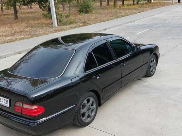 Чорний Мерседес 200, об'ємом двигуна 2 л та пробігом 375 тис. км за 5000 $, фото 14 на Automoto.ua