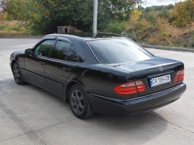 Чорний Мерседес 200, об'ємом двигуна 2 л та пробігом 375 тис. км за 5000 $, фото 12 на Automoto.ua