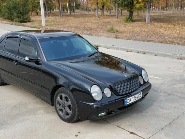 Чорний Мерседес 200, об'ємом двигуна 2 л та пробігом 375 тис. км за 5000 $, фото 4 на Automoto.ua