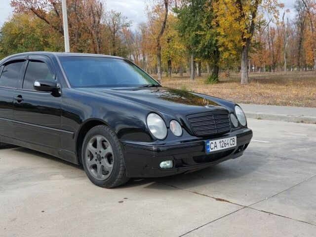 Чорний Мерседес 200, об'ємом двигуна 2 л та пробігом 375 тис. км за 5000 $, фото 3 на Automoto.ua