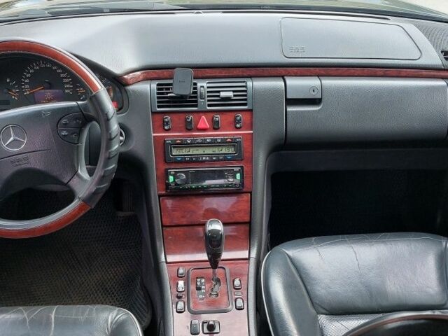 Чорний Мерседес 200, об'ємом двигуна 2 л та пробігом 375 тис. км за 5000 $, фото 22 на Automoto.ua