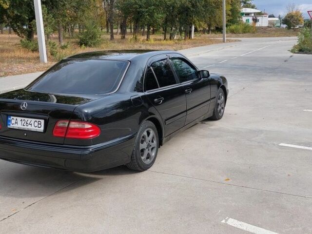 Чорний Мерседес 200, об'ємом двигуна 2 л та пробігом 375 тис. км за 5000 $, фото 11 на Automoto.ua