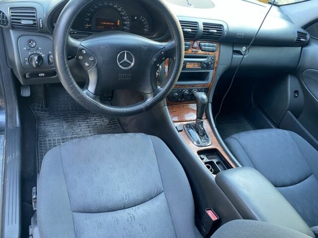 Чорний Мерседес 200, об'ємом двигуна 1.8 л та пробігом 360 тис. км за 4600 $, фото 6 на Automoto.ua