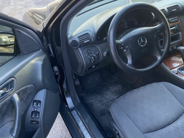 Чорний Мерседес 200, об'ємом двигуна 1.8 л та пробігом 360 тис. км за 4600 $, фото 7 на Automoto.ua