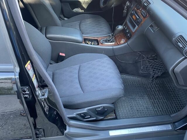 Чорний Мерседес 200, об'ємом двигуна 1.8 л та пробігом 360 тис. км за 4600 $, фото 9 на Automoto.ua