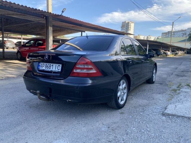 Чорний Мерседес 200, об'ємом двигуна 1.8 л та пробігом 360 тис. км за 4600 $, фото 3 на Automoto.ua