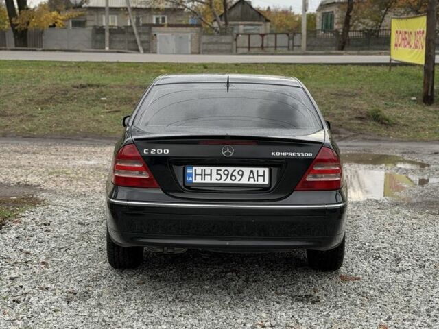 Чорний Мерседес 200, об'ємом двигуна 1.8 л та пробігом 212 тис. км за 5200 $, фото 3 на Automoto.ua