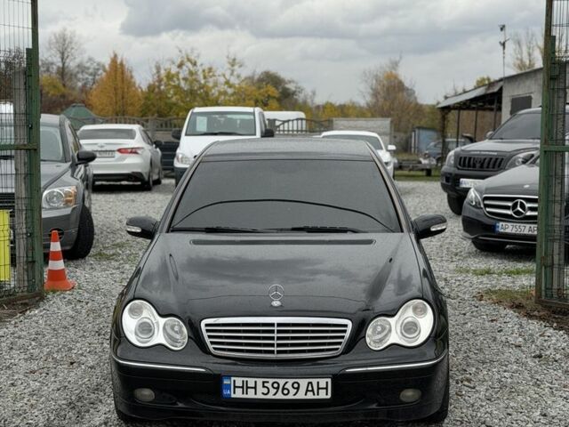 Чорний Мерседес 200, об'ємом двигуна 1.8 л та пробігом 212 тис. км за 5200 $, фото 1 на Automoto.ua
