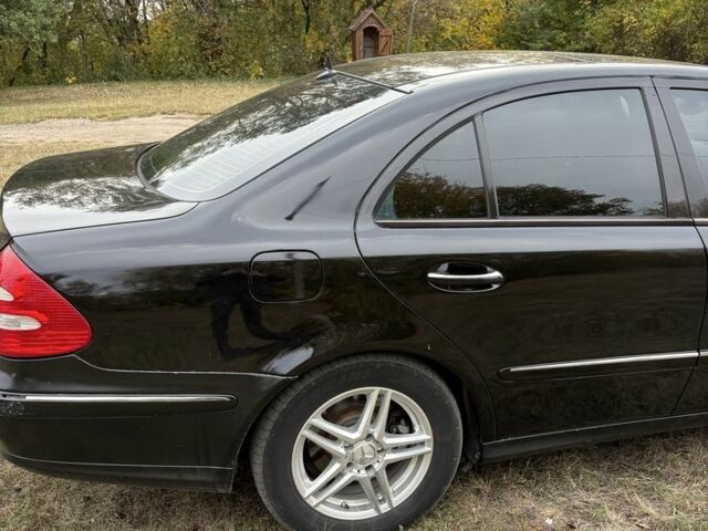Черный Мерседес 200, объемом двигателя 2 л и пробегом 355 тыс. км за 6200 $, фото 4 на Automoto.ua