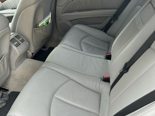 Чорний Мерседес 200, об'ємом двигуна 2.1 л та пробігом 290 тис. км за 7900 $, фото 7 на Automoto.ua