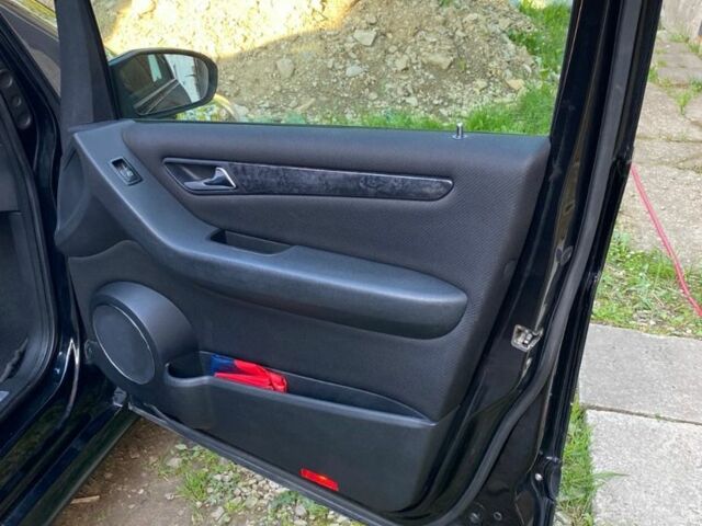 Черный Мерседес 200, объемом двигателя 2 л и пробегом 260 тыс. км за 6700 $, фото 20 на Automoto.ua