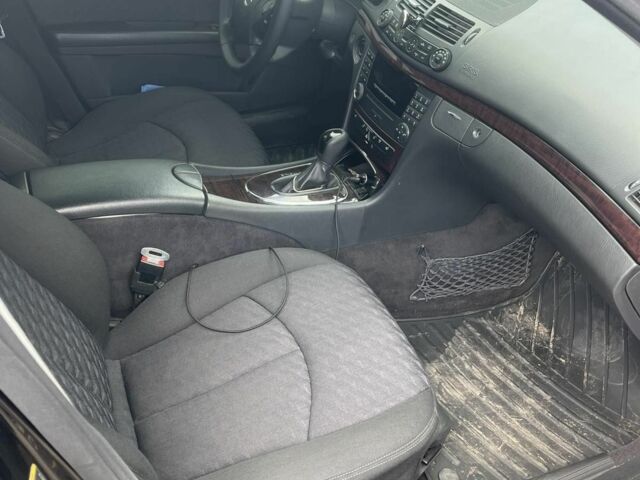 Чорний Мерседес 200, об'ємом двигуна 1.8 л та пробігом 200 тис. км за 8200 $, фото 5 на Automoto.ua