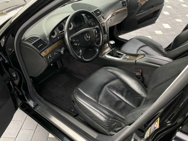 Черный Мерседес 200, объемом двигателя 1.8 л и пробегом 299 тыс. км за 7700 $, фото 4 на Automoto.ua