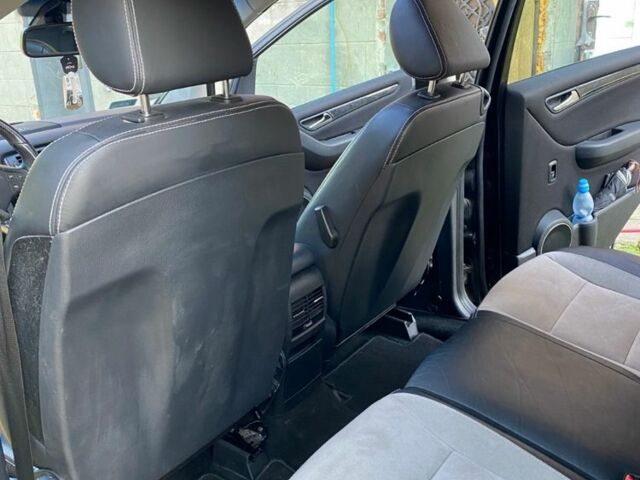 Черный Мерседес 200, объемом двигателя 2 л и пробегом 260 тыс. км за 6700 $, фото 12 на Automoto.ua