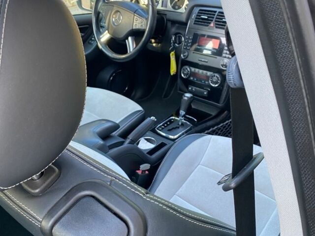 Черный Мерседес 200, объемом двигателя 2 л и пробегом 260 тыс. км за 6700 $, фото 6 на Automoto.ua