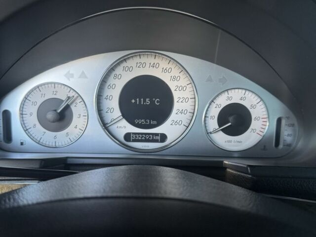 Черный Мерседес 200, объемом двигателя 2 л и пробегом 330 тыс. км за 7300 $, фото 10 на Automoto.ua