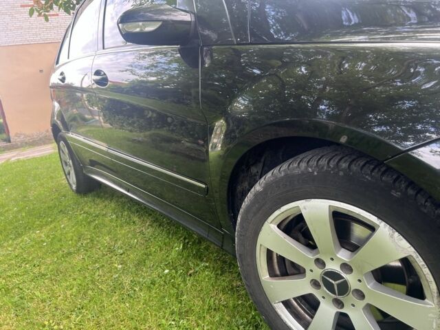 Черный Мерседес 200, объемом двигателя 2 л и пробегом 260 тыс. км за 6700 $, фото 1 на Automoto.ua