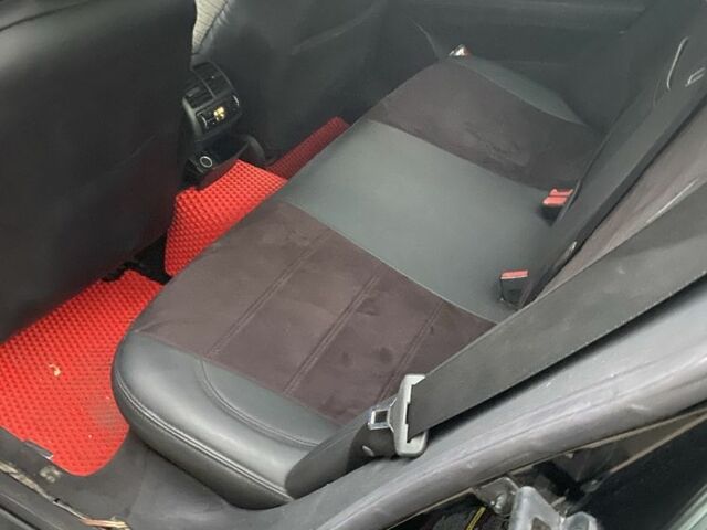 Черный Мерседес 200, объемом двигателя 3.2 л и пробегом 250 тыс. км за 2800 $, фото 7 на Automoto.ua