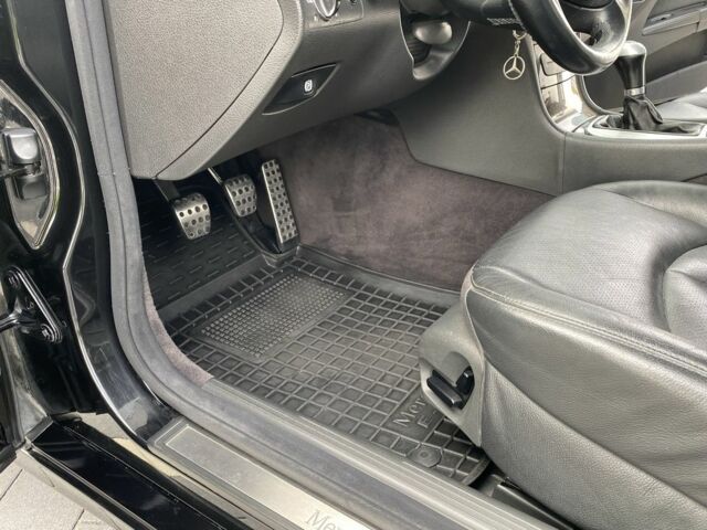 Черный Мерседес 200, объемом двигателя 1.8 л и пробегом 299 тыс. км за 7700 $, фото 18 на Automoto.ua