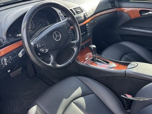 Чорний Мерседес 200, об'ємом двигуна 2.1 л та пробігом 316 тис. км за 6000 $, фото 23 на Automoto.ua