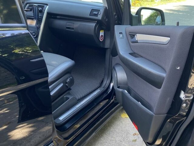 Черный Мерседес 200, объемом двигателя 2 л и пробегом 320 тыс. км за 6900 $, фото 3 на Automoto.ua