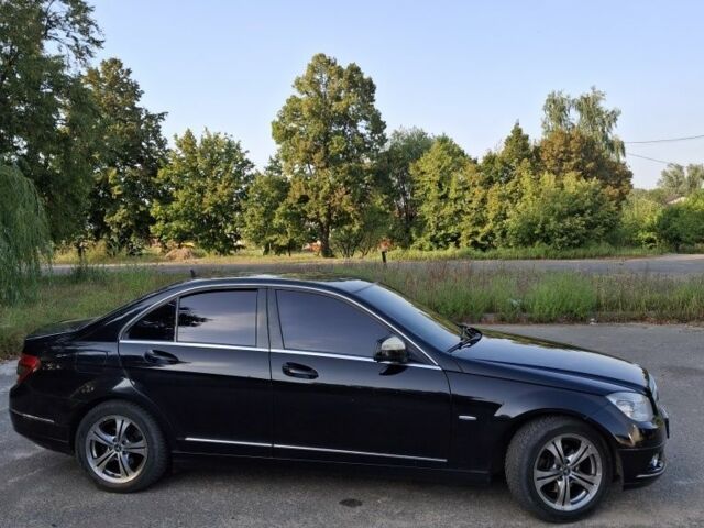 Черный Мерседес 200, объемом двигателя 2.1 л и пробегом 347 тыс. км за 7700 $, фото 5 на Automoto.ua