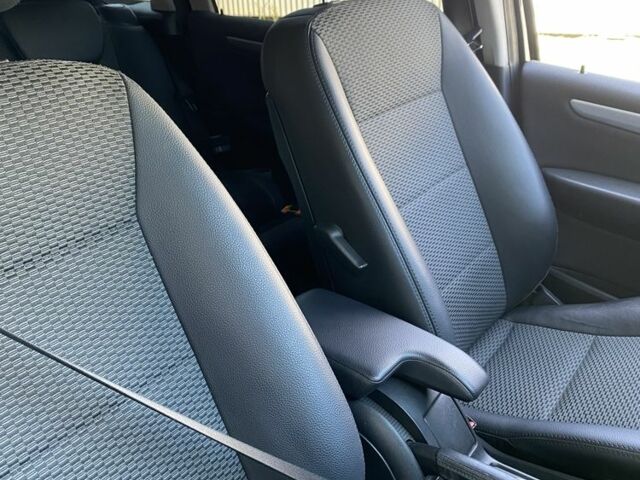 Черный Мерседес 200, объемом двигателя 2 л и пробегом 320 тыс. км за 6900 $, фото 4 на Automoto.ua