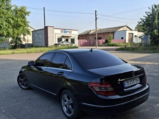 Черный Мерседес 200, объемом двигателя 2.1 л и пробегом 347 тыс. км за 7700 $, фото 4 на Automoto.ua