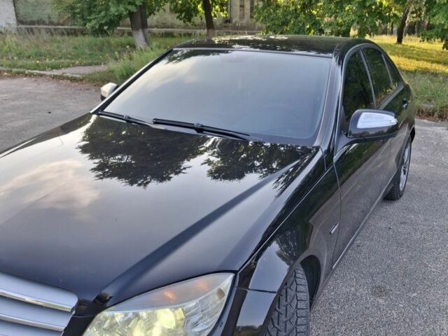 Черный Мерседес 200, объемом двигателя 2.1 л и пробегом 347 тыс. км за 7700 $, фото 14 на Automoto.ua