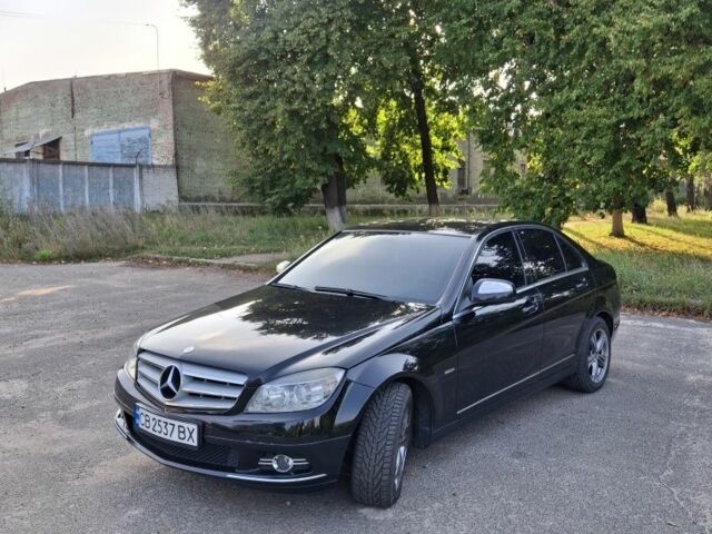 Черный Мерседес 200, объемом двигателя 2.1 л и пробегом 347 тыс. км за 7700 $, фото 2 на Automoto.ua