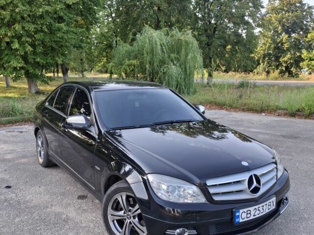 Черный Мерседес 200, объемом двигателя 2.1 л и пробегом 347 тыс. км за 7700 $, фото 1 на Automoto.ua