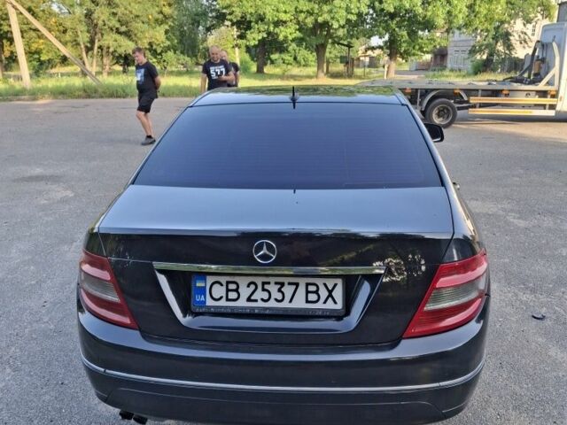 Черный Мерседес 200, объемом двигателя 2.1 л и пробегом 347 тыс. км за 7700 $, фото 7 на Automoto.ua