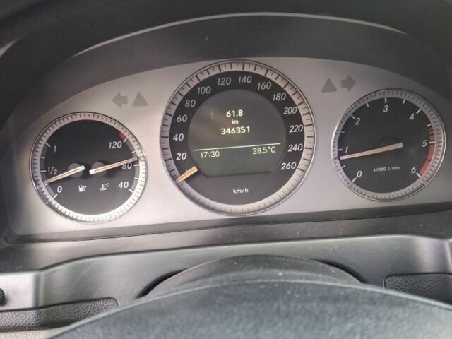 Черный Мерседес 200, объемом двигателя 2.1 л и пробегом 347 тыс. км за 7700 $, фото 11 на Automoto.ua