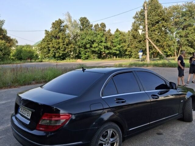 Черный Мерседес 200, объемом двигателя 2.1 л и пробегом 347 тыс. км за 7700 $, фото 6 на Automoto.ua