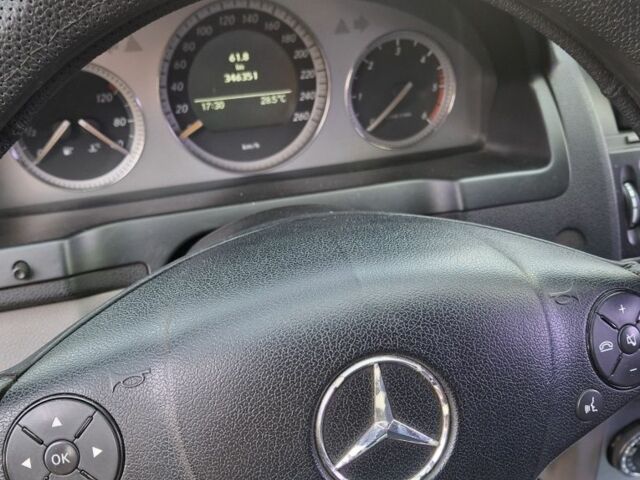 Черный Мерседес 200, объемом двигателя 2.1 л и пробегом 347 тыс. км за 7700 $, фото 17 на Automoto.ua