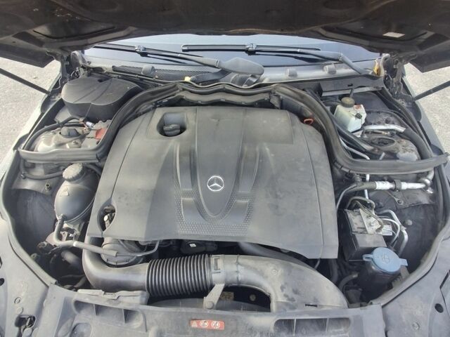 Черный Мерседес 200, объемом двигателя 2.1 л и пробегом 347 тыс. км за 7700 $, фото 12 на Automoto.ua