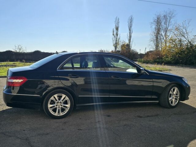 Чорний Мерседес 200, об'ємом двигуна 2.1 л та пробігом 309 тис. км за 9900 $, фото 2 на Automoto.ua