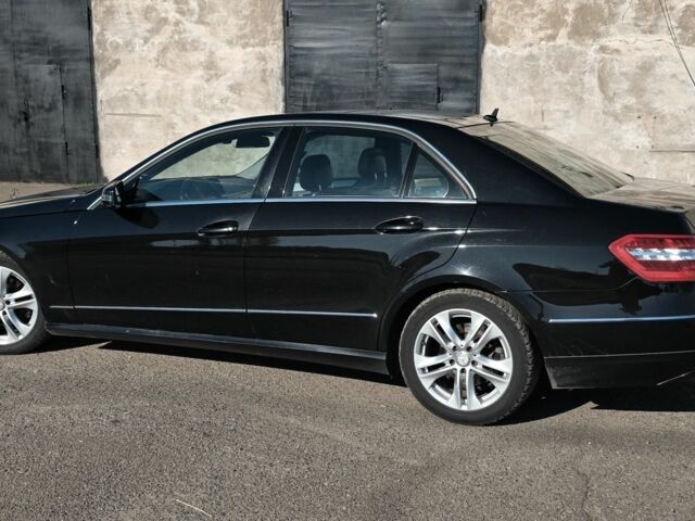 Чорний Мерседес 200, об'ємом двигуна 2.1 л та пробігом 309 тис. км за 9900 $, фото 6 на Automoto.ua