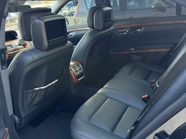 Черный Мерседес 200, объемом двигателя 5.5 л и пробегом 190 тыс. км за 23000 $, фото 6 на Automoto.ua